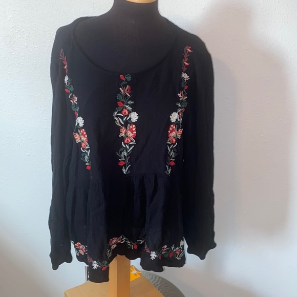 American Eagle Outfitters Tops - American Eagle Top size XL